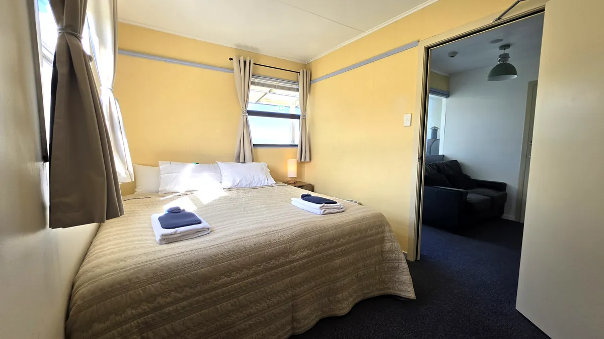 King bed, looking towards the windows